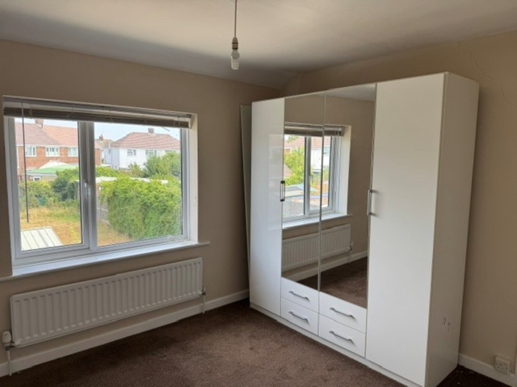 Lot: 228 - HOUSE WITH STRUCTURAL ISSUES FOR IMPROVEMENT - Second bedroom